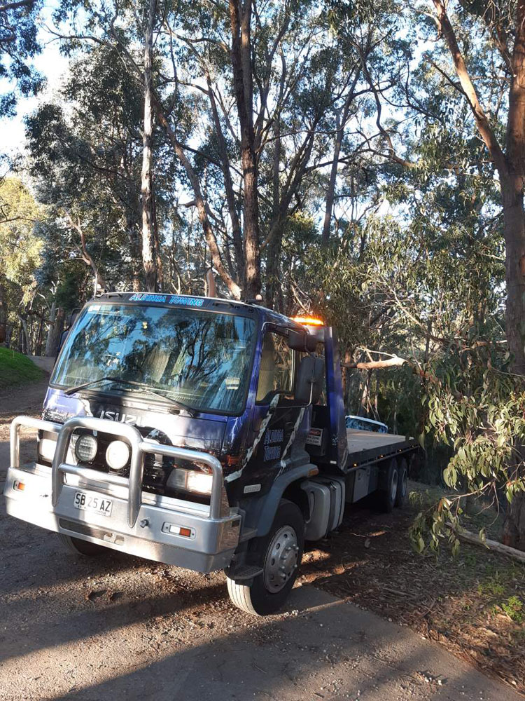 An Aldinga Tow truck involved in recovery towing in Adelaide Hills