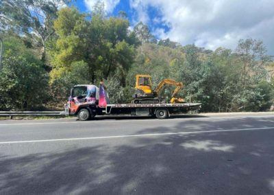 We don’t just do breakdown Tows, we also transport machinery and equipment throughout South Australia! This excavator was transported from Waterfall Gully to Victor Harbor.